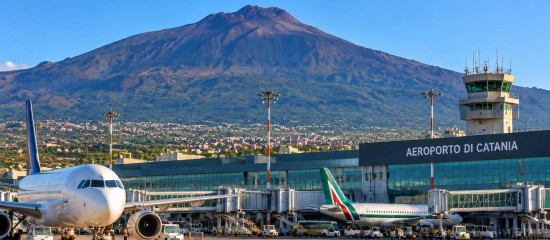 Emergenza trasporti al Sud: blocchi dei Tir, supermercati vuoti e aeroporti a secco di jet fuel Emergenza trasporti al Sud: blocchi dei Tir, supermercati vuoti e aeroporti a secco di jet fuel